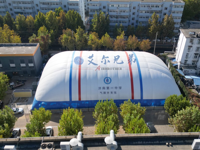 一種全新、時尚的體育運動場館——氣膜足球館